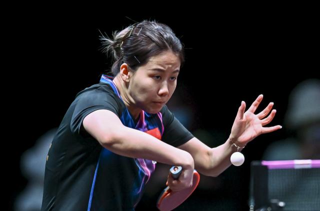 (260109) -- DOHA, Jan. 9, 2026 (Xinhua) -- Chen Xingtong of China hits a return during the women's singles round of 32 match against Lily Zhang of the United States at the WTT Champions Doha 2026 in Doha, Qatar, on Jan. 8, 2026. (Photo by Nikku/Xinhua)