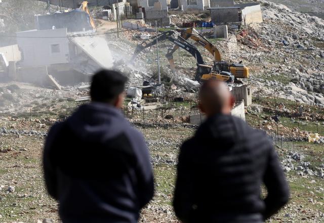 (260109) -- NABLUS, Jan. 9, 2026 (Xinhua) -- Israeli excavators demolish a house in the Upper Ta'awun area of Nablus in the West Bank on Jan. 8, 2026. (Photo by Nidal Eshtayeh/Xinhua)