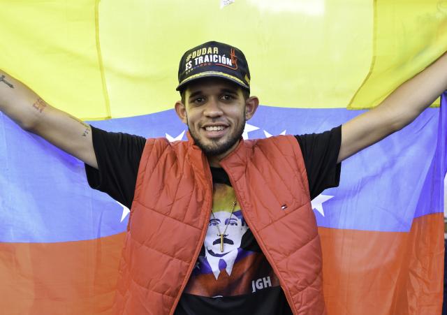 (260109) -- CARACAS, Jan. 9, 2026 (Xinhua) -- A man participates in a demonstration in Caracas, Venezuela, Jan. 8, 2026.
  A demonstration was held in the Venezuelan capital of Caracas on Thursday, in which Venezuelan young people demanded that the U.S. government release Venezuelan President Nicolas Maduro and his wife. (Xinhua/Ding Hongfa)