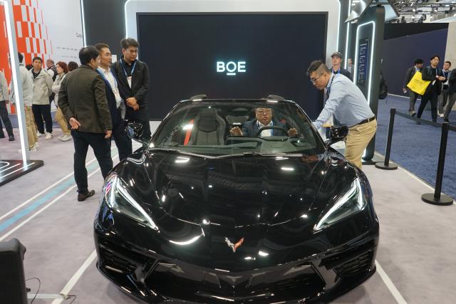 (260109) -- LAS VEGAS, Jan. 9, 2026 (Xinhua) -- People visit the exhibition area of BOE Technology Group at the 2026 Consumer Electronics Show (CES) in Las Vegas, the United States, Jan. 6, 2026.
  The 2026 CES, the world's premier technology event, runs here from Tuesday to Friday. The annual show has attracted thousands of exhibitors from more than 155 countries and regions, according to the U.S. Consumer Technology Association, the organizer of CES. (Photo by Zeng Hui/Xinhua)