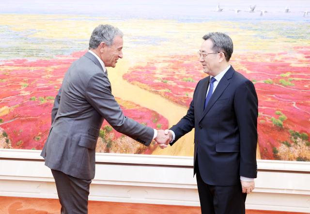 (260109) -- BEIJING, Jan. 9, 2026 (Xinhua) -- Chinese Vice Premier Ding Xuexiang, also a member of the Standing Committee of the Political Bureau of the Communist Party of China Central Committee, meets with Bob Iger, CEO of The Walt Disney Company, in Beijing, capital of China, Jan. 9, 2026. (Xinhua/Yao Dawei)