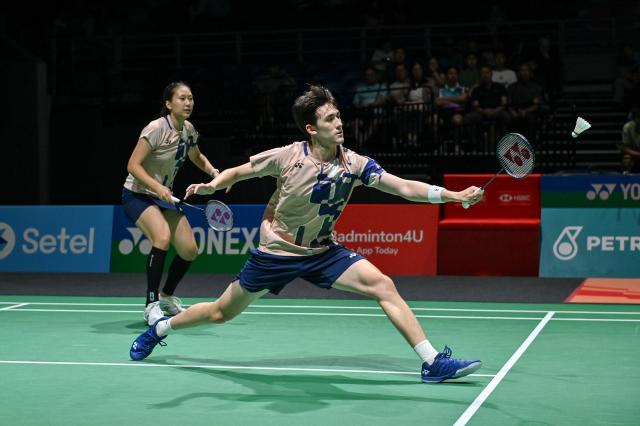 (260109) -- KUALA LUMPUR, Jan. 9, 2026 (Xinhua) -- Presley Smith (R)/Jennie Gai of the United States compete during the mixed doubles quarterfinal match against Jiang Zhenbang/Wei Yaxin of China at the Malaysia Open 2026 badminton tournament in Kuala Lumpur, Malaysia, Jan. 9, 2026. (Photo by Chong Voon Chung/Xinhua)