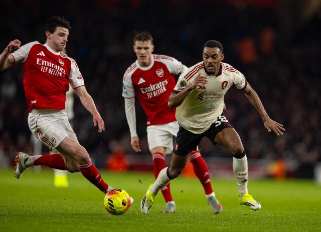 (260109) -- LONDON, Jan. 9, 2026 (Xinhua) -- Arsenal's Declan Rice (L) is challenged by Liverpool's Ryan Gravenberch (R) during the English Premier League match between Arsenal FC and Liverpool FC in London, Britain, on Jan. 8, 2026. (Xinhua)
FOR EDITORIAL USE ONLY. NOT FOR SALE FOR MARKETING OR ADVERTISING CAMPAIGNS. NO USE WITH UNAUTHORIZED AUDIO, VIDEO, DATA, FIXTURE LISTS, CLUB/LEAGUE LOGOS OR "LIVE" SERVICES. ONLINE IN-MATCH USE LIMITED TO 45 IMAGES, NO VIDEO EMULATION. NO USE IN BETTING, GAMES OR SINGLE CLUB/LEAGUE/PLAYER PUBLICATIONS.