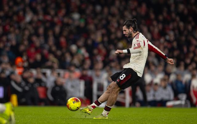 (260109) -- LONDON, Jan. 9, 2026 (Xinhua) -- Liverpool's Dominik Szoboszlai takes a free-kick during the English Premier League match between Arsenal FC and Liverpool FC in London, Britain, on Jan. 8, 2026. (Xinhua)
FOR EDITORIAL USE ONLY. NOT FOR SALE FOR MARKETING OR ADVERTISING CAMPAIGNS. NO USE WITH UNAUTHORIZED AUDIO, VIDEO, DATA, FIXTURE LISTS, CLUB/LEAGUE LOGOS OR "LIVE" SERVICES. ONLINE IN-MATCH USE LIMITED TO 45 IMAGES, NO VIDEO EMULATION. NO USE IN BETTING, GAMES OR SINGLE CLUB/LEAGUE/PLAYER PUBLICATIONS.