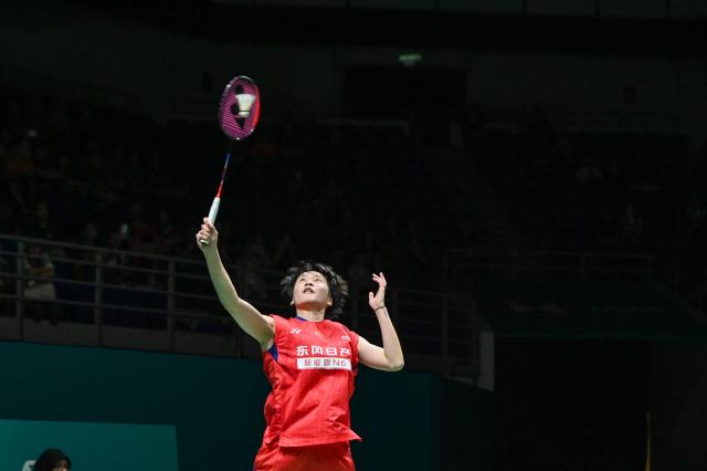 (260109) -- KUALA LUMPUR, Jan. 9, 2026 (Xinhua) -- Chen Yufei of China hits a return during the women's singles quarterfinal match against Ratchanok Intanon of Thailand at the Malaysia Open 2026 badminton tournament in Kuala Lumpur, Malaysia, Jan. 9, 2026. (Photo by Chong Voon Chung/Xinhua)