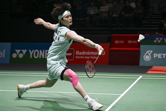 (260109) -- KUALA LUMPUR, Jan. 9, 2026 (Xinhua) -- Wang Zhiyi of China hits a return during the women's singles quarterfinal match against Putri Kusuma Wardani of Indonesia at the Malaysia Open 2026 badminton tournament in Kuala Lumpur, Malaysia, Jan. 9, 2026. (Xinhua/Cheng Yiheng)