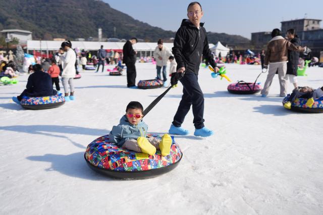 (260109) -- HANGZHOU, Jan. 9, 2026 (Xinhua) -- People enjoy themselves at an ice and snow carnival in Hangzhou, east China's Zhejiang Province, Jan. 9, 2026. An ice and snow carnival kicked off at the Hangzhou grand canal steelworks park on Friday, attracting visitors across the city.  
  Since 2020, Hangzhou has been undertaking the preservation and transformation of industrial relics from Hangzhou iron and steel group's factory, aiming to create an urban complex park that integrates industrial, commercial, and recreational facilities. Currently, the first phase of the construction project has been put into use, while the second phase is set to be completed and operational by 2028. (Xinhua/Weng Xinyang)