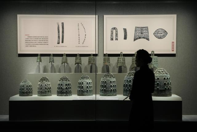 (260109) -- JINAN, Jan. 9, 2026 (Xinhua) -- A woman visits an exhibition featuring culture of ancient Dongyi tribes at the Shandong Museum in Jinan, east China's Shandong Province, Jan. 9, 2026. The exhibition showcased over 110 pieces (sets) of cultural relics highlighting the culture of ancient Dongyi tribes. (Xinhua/Zhu Zheng)