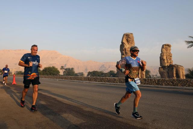 (260109) -- LUXOR, Jan. 9, 2026 (Xinhua) -- Contestants take part in the 33rd Egyptian Marathon in Luxor, Egypt, Jan. 9, 2026. (Xinhua/Ahmed Gomaa)