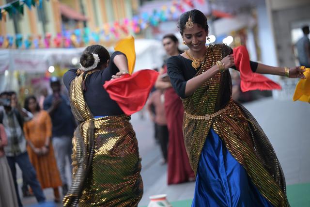(260109) -- SINGAPORE, Jan. 9, 2026 (Xinhua) -- Performers dance during the media preview of the Pongal Festival celebration held in Singapore's Indian Heritage Centre on Jan. 9, 2026.
  Pongal Festival is a tradition celebrated in south India. This year's festival is held from Jan. 14 to 17. Singapore's Indian Heritage Centre will be hosting a series of Pongal Festival activities on the two weekends on Jan 10, 11, 17 and 18. (Photo by Then Chih Wey/Xinhua)