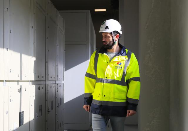 (260109) -- BAKU, Jan. 9, 2026 (Xinhua) -- A technician checks the devices at the Khizi-Absheron Wind Power Plant in Azerbaijan, Jan. 8, 2026. Azerbaijani President Ilham Aliyev on Thursday inaugurated the 240-megawatt Khizi-Absheron Wind Power Plant, a flagship renewable energy project constructed by PowerChina Huadong Engineering Corporation Limited (HDEC).
TO GO WITH "Chinese-built wind power project inaugurated in Azerbaijan" (Xinhua/Chen Junfeng)