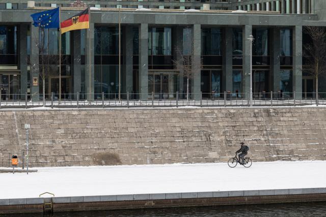 (260109) -- BERLIN, Jan. 9, 2026 (Xinhua) -- A man rides on the snow-covered bank of the Spree River in Berlin, capital of Germany, Jan. 9, 2026. Winter Storm Elli swept across large parts of Germany on Friday, killing at least three people and severely disrupting transport, schools and public services, particularly in the country's north. (Xinhua/Zhang Haofu)