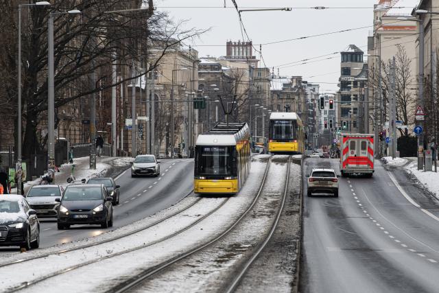 (260109) -- BERLIN, Jan. 9, 2026 (Xinhua) -- Trams and other vehicles run on a street in Berlin, capital of Germany, Jan. 9, 2026. Winter Storm Elli swept across large parts of Germany on Friday, killing at least three people and severely disrupting transport, schools and public services, particularly in the country's north. (Xinhua/Zhang Haofu)
