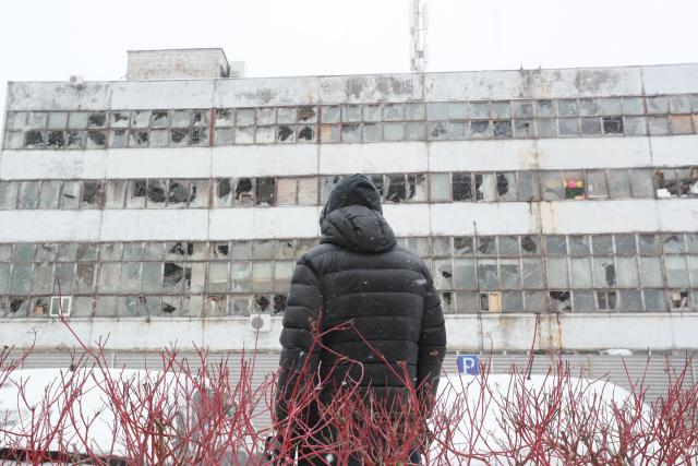 (260110) -- KIEV, Jan. 10, 2026 (Xinhua) -- A man looks at a damaged residential building after a massive drone and missile attack by Russia, in Kiev, Ukraine, Jan. 9, 2026. Russia launched a massive drone and missile attack on Ukraine overnight Friday, killing at least four people and injuring 25 others in Kiev, authorities said. (Xinhua/Li Dongxu)