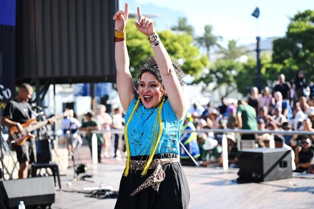 (260110) -- CAPE TOWN, Jan. 10, 2026 (Xinhua) -- A singer performs during the Cape Town Jazzathon held at the V&A Waterfront in Cape Town, South Africa, Jan. 9, 2026. The annual Cape Town Jazzathon, an iconic music festival dating back to 1997 in South Africa, kicked off here on Friday. (Photo by Xabiso Mkhabela/Xinhua)