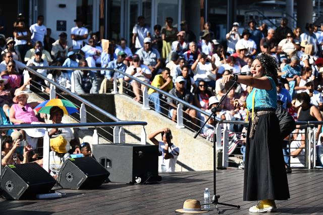 (260110) -- CAPE TOWN, Jan. 10, 2026 (Xinhua) -- A singer performs during the Cape Town Jazzathon held at the V&A Waterfront in Cape Town, South Africa, Jan. 9, 2026. The annual Cape Town Jazzathon, an iconic music festival dating back to 1997 in South Africa, kicked off here on Friday. (Photo by Xabiso Mkhabela/Xinhua)