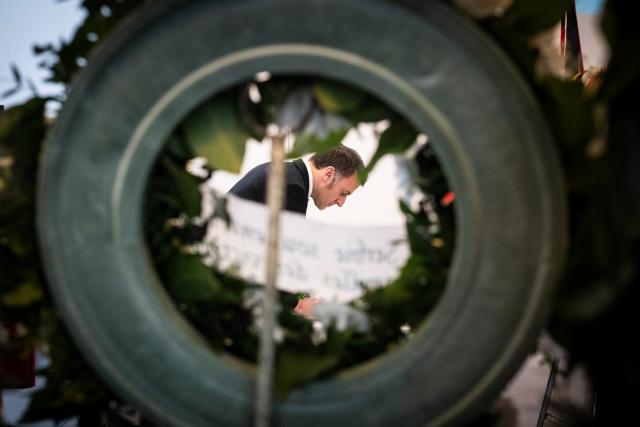 (260110) --  MARTIGNY, Jan. 10, 2026 (Xinhua) -- French President Emmanuel Macron attends the official memorial ceremony mourning the victims of a New Year's Eve bar fire in Martigny, Switzerland, Jan. 9, 2026. Switzerland held a national memorial service on Friday to mourn the victims of a deadly New Year's Eve bar fire in the resort town of Crans-Montana, as authorities continued their investigation into the incident.
   Due to forecasts of heavy snowfall in Crans-Montana, Swiss authorities decided to hold the official ceremony in Martigny, more than 50 kilometers west of the resort town, citing safety concerns. (Photo by Louis Dasselborne/Xinhua)