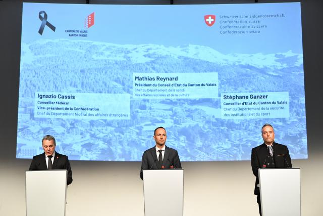 (260110) --  MARTIGNY, Jan. 10, 2026 (Xinhua) -- Swiss Foreign Minister Ignazio Cassis (L) speaks at a press conference following the official memorial ceremony mourning the victims of a New Year's Eve bar fire in Martigny in Switzerland, Jan. 9, 2026. Switzerland held a national memorial service on Friday to mourn the victims of a deadly New Year's Eve bar fire in the resort town of Crans-Montana, as authorities continued their investigation into the incident.
   Due to forecasts of heavy snowfall in Crans-Montana, Swiss authorities decided to hold the official ceremony in Martigny, more than 50 kilometers west of the resort town, citing safety concerns. (Xinhua/Lian Yi)