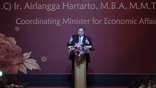 (260110) -- JAKARTA, Jan. 10, 2026 (Xinhua) -- Indonesia's Coordinating Minister for Economic Affairs Airlangga Hartarto speaks at the 20th anniversary celebration of the China Chamber of Commerce in Indonesia, in Jakarta, Indonesia, Jan. 9, 2026. TO GO WITH "Indonesia calls for expanded cooperation with China" (Xinhua)
