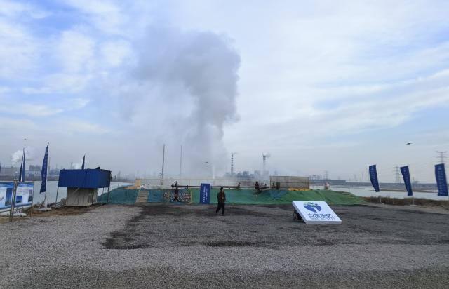 (260110) -- JINAN, Jan. 10, 2026 (Xinhua) -- This photo taken on Jan. 9, 2026 shows a geothermal well in the Yellow River Delta region in Dongying, east China's Shandong Province. A record-breaking geothermal well has been successfully drilled in the Yellow River Delta region in east China, offering significant potential for green power generation and industrial use.
   TO GO WITH "High-temperature geothermal breakthrough in east China powers green energy transition" (Xinhua/Yuan Min)