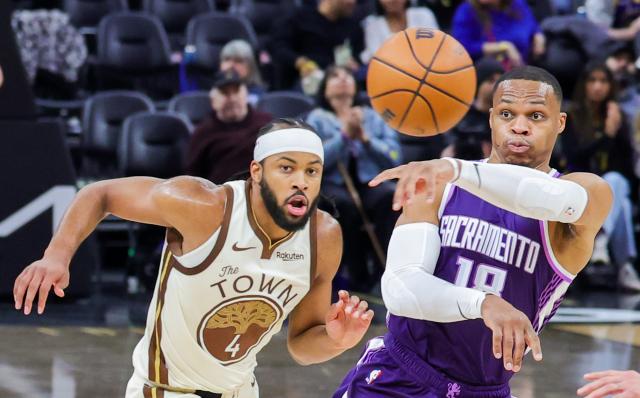 (260110) -- SAN FRANCISCO, Jan. 10, 2026 (Xinhua) -- Sacramento Kings' Russell Westbrook (R) passes the ball past Golden State Warriors' Moses Moody during the 2025-2026 NBA regular season basketball game between Golden State Warriors and Sacramento Kings in San Francisco, the United States, Jan. 9, 2026. (Photo by Arthur Dong/Xinhua)