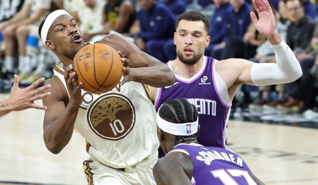 (260110) -- SAN FRANCISCO, Jan. 10, 2026 (Xinhua) -- Golden State Warriors' Jimmy Butler III (L) breaks through during the 2025-2026 NBA regular season basketball game between Golden State Warriors and Sacramento Kings in San Francisco, the United States, Jan. 9, 2026. (Photo by Arthur Dong/Xinhua)
