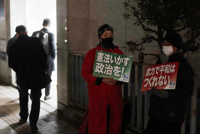 (260110) -- TOKYO, Jan. 10, 2026 (Xinhua) -- People attend a protest in front of the Japanese prime minister's official residence in Tokyo, Japan, on Jan. 9, 2026. Large numbers of Japanese residents rallied in Tokyo on Friday evening to protest Prime Minister Sanae Takaichi's evasive stance on U.S. military strikes against Venezuela, as well as a series of dangerous recent military policy moves by her administration. (Xinhua/Jia Haocheng)