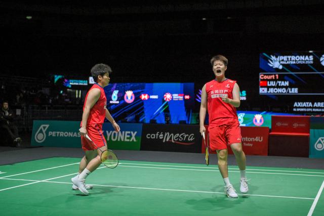 (260110) -- KUALA LUMPUR, Jan. 10, 2026 (Xinhua) -- Liu Shengshu (R)/Tan Ning of China celebrate a score during the women's doubles semifinal match against Jeong Na Eun/Lee Yeon-woo of South Korea at the Malaysia Open 2026 badminton tournament in Kuala Lumpur, Malaysia, Jan. 10, 2026. (Photo by Chong Voon Chung/Xinhua)