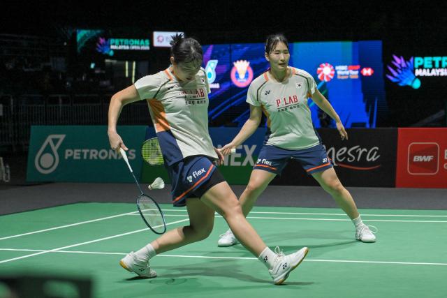 (260110) -- KUALA LUMPUR, Jan. 10, 2026 (Xinhua) -- Jeong Na Eun/Lee Yeon-woo (L) of South Korea compete during the women's doubles semifinal match against Liu Shengshu/Tan Ning of China at the Malaysia Open 2026 badminton tournament in Kuala Lumpur, Malaysia, Jan. 10, 2026. (Photo by Chong Voon Chung/Xinhua)