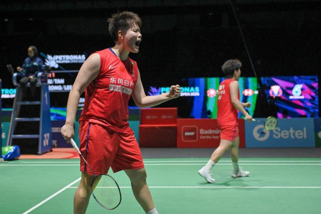 (260110) -- KUALA LUMPUR, Jan. 10, 2026 (Xinhua) -- Liu Shengshu (front)/Tan Ning of China celebrate a score during the women's doubles semifinal match against Jeong Na Eun/Lee Yeon-woo of South Korea at the Malaysia Open 2026 badminton tournament in Kuala Lumpur, Malaysia, Jan. 10, 2026. (Photo by Chong Voon Chung/Xinhua)