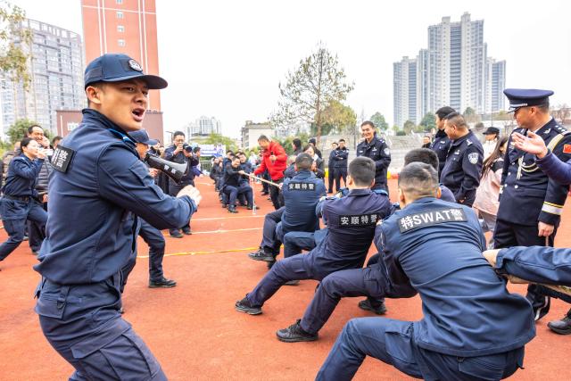 (260110) -- BEIJING, Jan. 10, 2026 (Xinhua) -- Police officers participate in a tug-of-war contest at Anshun public security bureau in Anshun City, southwest China's Guizhou Province, Jan. 10, 2026. Various activities were held nationwide to mark the sixth Chinese People's Police Day. (Photo by Chen Xi/Xinhua)