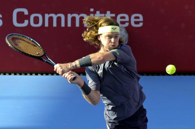 (260110) -- HONG KONG, Jan. 10, 2026 (Xinhua) -- Andrey Rublev competes during the men's singles semifinal between Andry Rublev of Russia and Lorenzo Musetti of Italy at the ATP Hong Kong Open tennis tournament in Hong Kong, China, Jan. 10, 2026. (Xinhua/Lo Ping Fai)