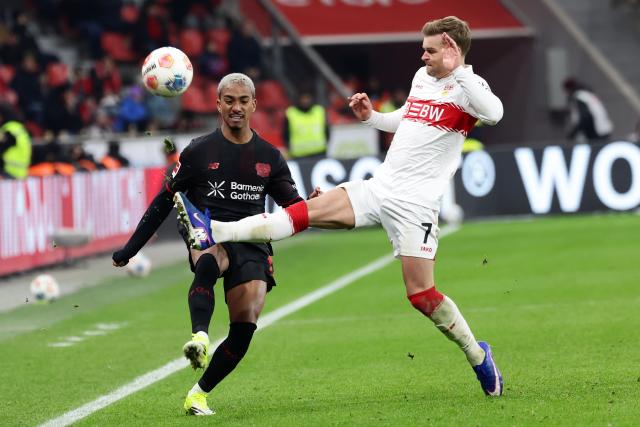 (260111) -- LEVERKUSEN, Jan. 11, 2026 (Xinhua) -- Arthur (L) of Bayer 04 Leverkusen vies with Maximilian Mittelstaedt of VfB Stuttgart during the German first division of Bundesliga football match between Bayer 04 Leverkusen and VfB Stuttgart in Leverkusen, Germany, Jan. 10, 2026. (Photo by Joachim Bywaletz/Xinhua)