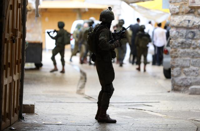 (260111) -- HEBRON, Jan. 11, 2026 (Xinhua) -- Members of Israeli forces secure the streets for Israeli settlers in the West Bank city of Hebron on Jan. 10, 2026. (Photo by Mamoun Wazwaz/Xinhua)