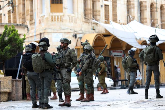 (260111) -- HEBRON, Jan. 11, 2026 (Xinhua) -- Members of Israeli forces secure the streets for Israeli settlers in the West Bank city of Hebron on Jan. 10, 2026. (Photo by Mamoun Wazwaz/Xinhua)