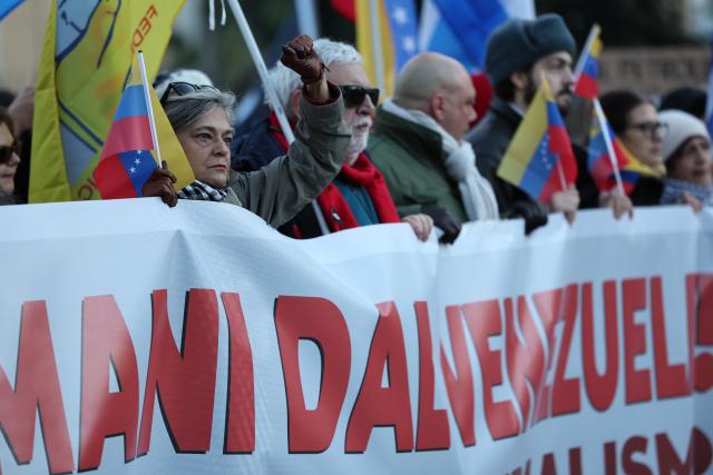 (260111) -- ROME, Jan. 11, 2026 (Xinhua) -- People attend a protest condemning U.S. attack on Venezuela in Rome, Italy, Jan. 10, 2026. (Xinhua/Li Jing)