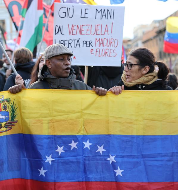 (260111) -- ROME, Jan. 11, 2026 (Xinhua) -- People attend a protest condemning U.S. attack on Venezuela in Rome, Italy, Jan. 10, 2026. (Xinhua/Li Jing)