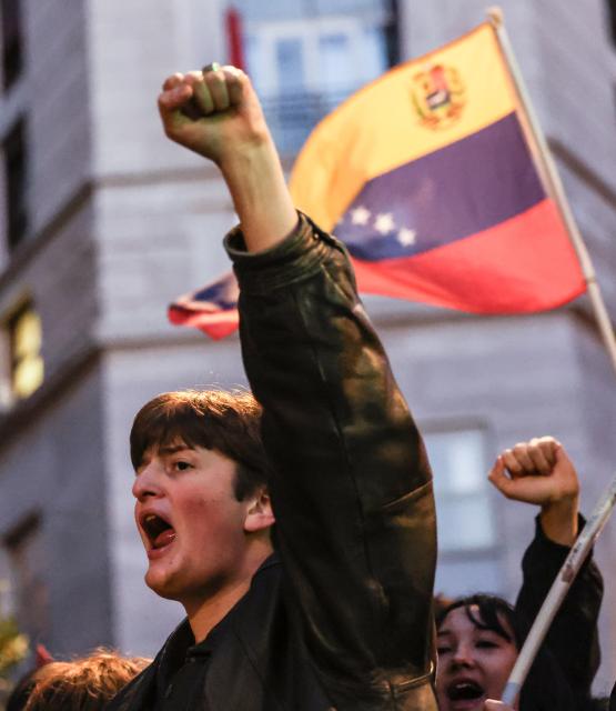 (260111) -- ROME, Jan. 11, 2026 (Xinhua) -- People attend a protest condemning U.S. attack on Venezuela in Rome, Italy, Jan. 10, 2026. (Xinhua/Li Jing)