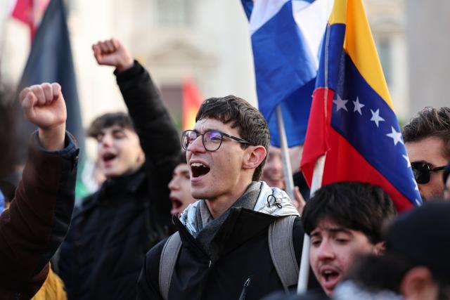 (260111) -- ROME, Jan. 11, 2026 (Xinhua) -- People attend a protest condemning U.S. attack on Venezuela in Rome, Italy, Jan. 10, 2026. (Xinhua/Li Jing)