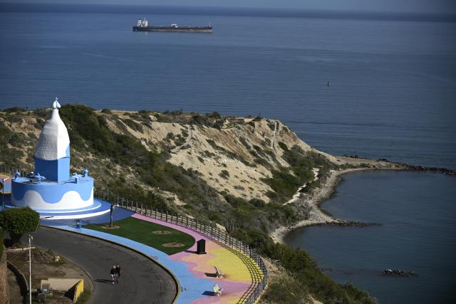 (260111) -- ANZOATEGUI, Jan. 11, 2026 (Xinhua) -- An oil tanker that has been docked here for several days is seen in Lecheria, Anzoategui, Venezuela, Jan. 10, 2026. (Photo by Lucio Tavora/Xinhua)