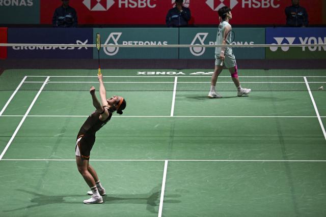 (260111) -- KUALA LUMPUR, Jan. 11, 2026 (Xinhua) -- An Se Young (down) of South Korea reacts during the women's singles final match against Wang Zhiyi of China at the Malaysia Open 2026 badminton tournament in Kuala Lumpur, Malaysia, Jan. 11, 2026. (Xinhua/Cheng Yiheng)