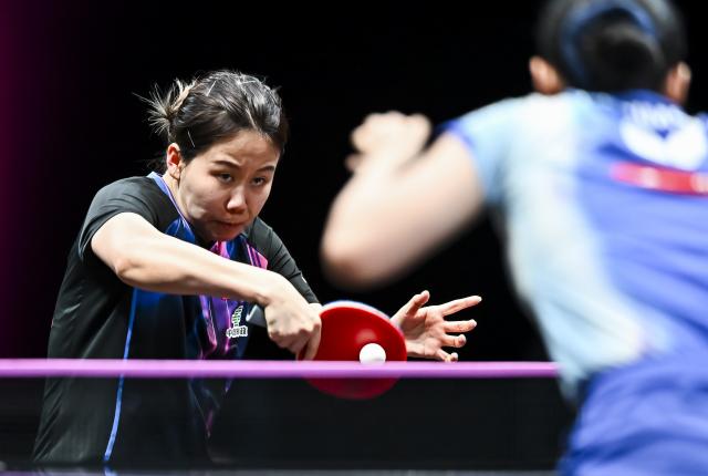 (260111) -- DOHA, Jan. 11, 2026 (Xinhua) -- Chen Xingtong of China hits a return during the women's singles quarter-final match against Harimoto Miwa of Japan at the WTT Champions Doha 2026 in Doha, Qatar, on Jan. 10, 2026. (Photo by Nikku/Xinhua)