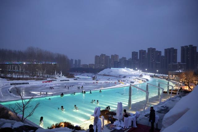 (260111) -- BEIJING, Jan. 11, 2026 (Xinhua) -- Visitors enjoy a hot spring surrounded by ice and snow at a hot spring resort in Shenyang, northeast China's Liaoning Province, Jan. 9, 2026. (Xinhua/Li Gang)