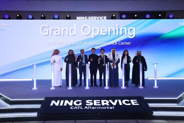 (260111) -- RIYADH, Jan. 11, 2026 (Xinhua) -- Chinese and Saudi guests attend the opening ceremony of the Middle East's first NING SERVICE Experience Center in Riyadh, Saudi Arabia on Jan. 10, 2026. Chinese battery giant Contemporary Amperex Technology Co. Ltd (CATL) on Saturday opened the Middle East's first NING SERVICE Experience Center in Riyadh, marking its largest new energy aftermarket facility outside China.
   TO GO WITH "Chinese battery giant opens energy aftermarket facility in Riyadh" (CATL/Handout via Xinhua)
