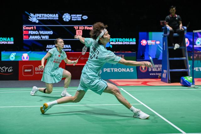 (260111) -- KUALA LUMPUR, Jan. 11, 2026 (Xinhua) -- Jiang Zhenbang (R)/Wei Yaxin of China compete during the mixed doubles final match against Feng Yanzhe /Huang Dongping of China at the Malaysia Open 2026 badminton tournament in Kuala Lumpur, Malaysia, Jan. 11, 2026. (Photo by Chong Voon Chung/Xinhua)