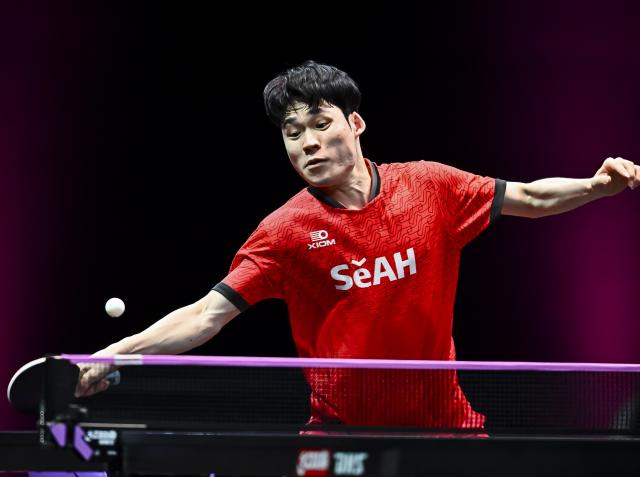 (260111) -- DOHA, Jan. 11, 2026 (Xinhua) -- Jang Woojin of South Korea hits a return during the men's singles semifinal match against Lin Shidong of China at the WTT Champions Doha 2026 in Doha, Qatar, Jan. 11, 2026. (Photo by Nikku/Xinhua)