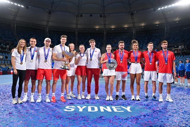 (260112) -- SYDNEY, Jan. 12, 2026 (Xinhua) -- Team Poland (L) and Team Switzerland pose for photo after the final match of the 2026 United Cup tennis tournament in Sydney, Australia, Jan. 11, 2026. TO GO WITH "Poland edge Switzerland to win United Cup title". MANDATORY CREDIT. This content is intended for editorial use only. For other uses, additional clearances may be required. Image Copyright - Tennis Australia (Tennis Australia/Handout via Xinhua)