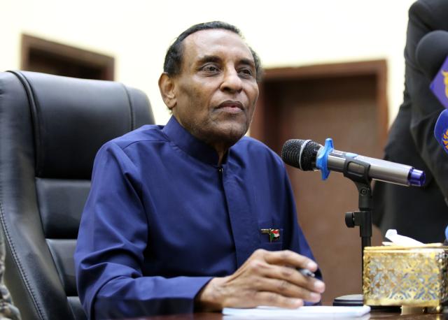 (260112) -- KHARTOUM, Jan. 12, 2026 (Xinhua) -- Sudanese Prime Minister Kamil Idris is pictured during a press conference at the Khartoum State Government headquarters, in Khartoum, Sudan, on Jan. 11, 2026. Idris on Sunday announced the return of the government to the capital, Khartoum, for the first time since the outbreak of war on April 15, 2023, after nearly three years of running state affairs from the eastern city of Port Sudan. (Photo by Mohamed Khidir/Xinhua)