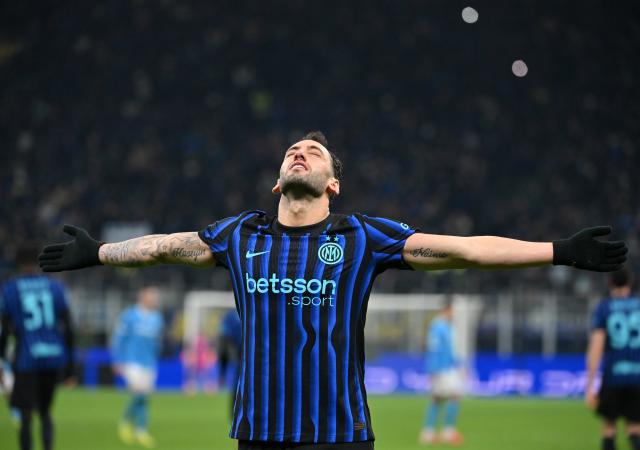 (260112) -- MILAN, Jan. 12, 2026 (Xinhua) -- Inter Milan's Hakan Calhanoglu celebrates his goal during a Serie A football match between Inter Milan and Napoli in Milan, Italy, Jan. 11, 2026. (Photo by Alberto Lingria/Xinhua)