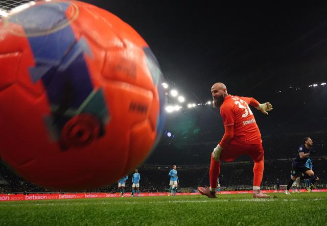 (260112) -- MILAN, Jan. 12, 2026 (Xinhua) -- Napoli's goalkeeper Vanja Milinkovic-Savic (2nd R) fails to save the penalty goal of Inter Milan's Hakan Calhanoglu (1st R) during a Serie A football match between Inter Milan and Napoli in Milan, Italy, Jan. 11, 2026. (Photo by Alberto Lingria/Xinhua)